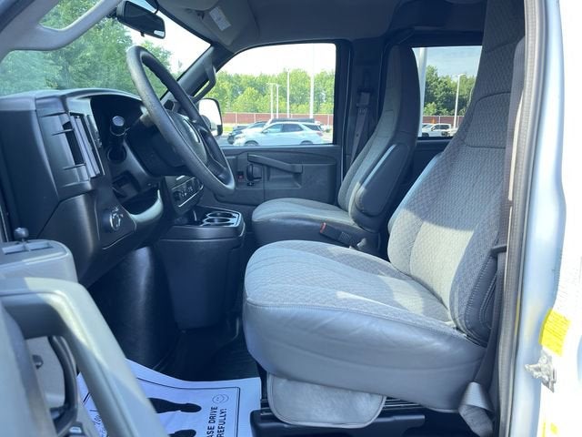 2023 Chevrolet Express Passenger 3500 1LS