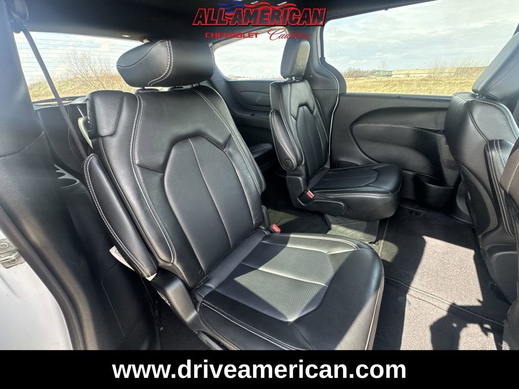 2025 Chrysler Pacifica Select