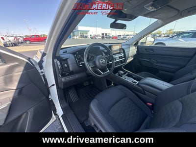 2024 Nissan Pathfinder SV