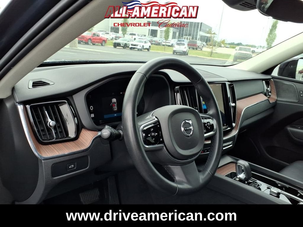 2024 Volvo XC60 Plus Dark Theme