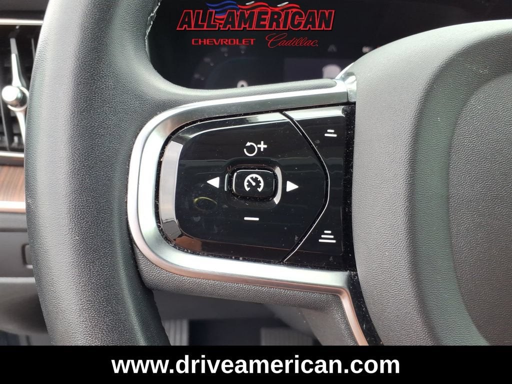 2024 Volvo XC60 Plus Dark Theme