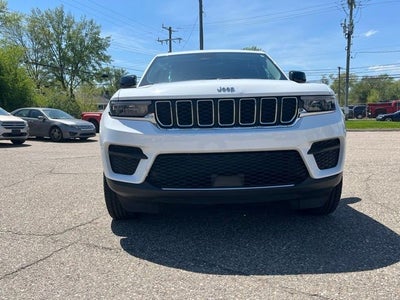 2023 Jeep Grand Cherokee Laredo 4x4