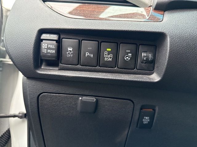 2017 Toyota Sienna Limited Premium 7 Passenger