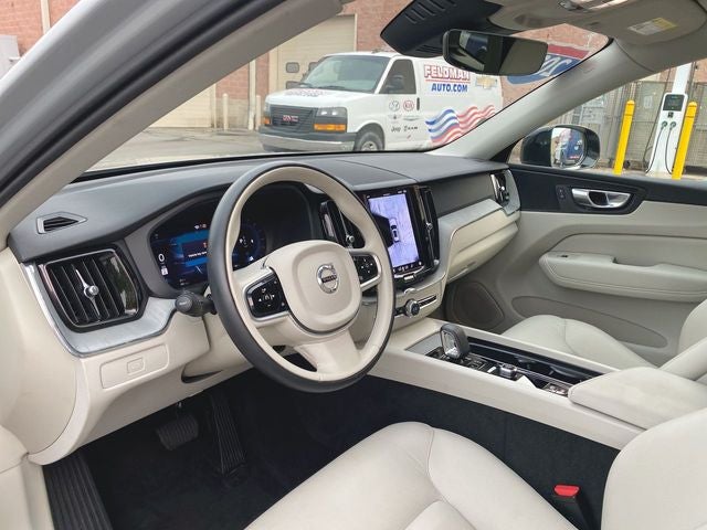 2025 Volvo XC60 B5 Plus
