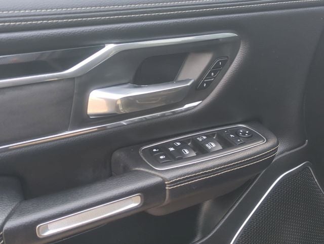 2019 RAM 1500 Laramie Crew Cab 4x4 5'7' Box