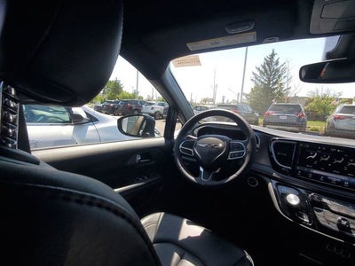 2025 Chrysler Pacifica Hybrid Select