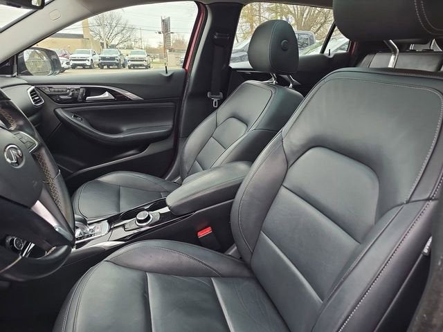 2017 INFINITI QX30 Premium