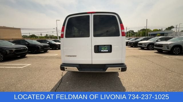 2025 Chevrolet Express Passenger 1LT