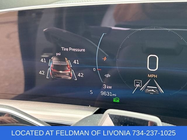 2024 Cadillac LYRIQ Luxury 2