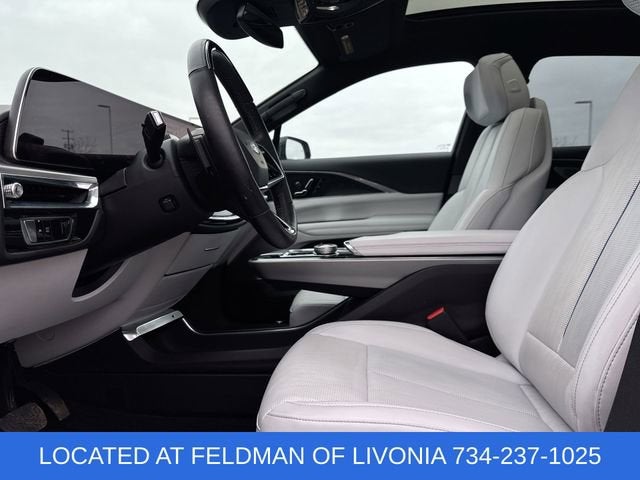 2024 Cadillac LYRIQ Luxury 2