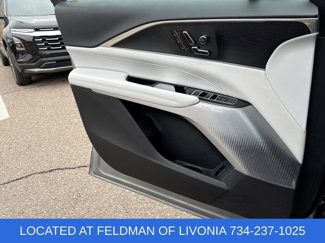 2024 Cadillac LYRIQ Luxury 2