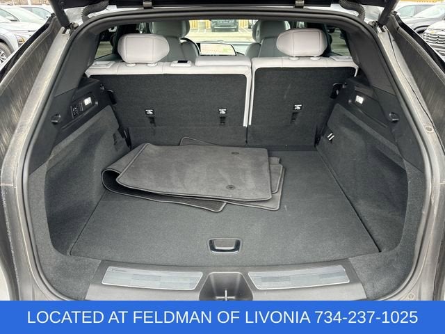 2024 Cadillac LYRIQ Luxury 2