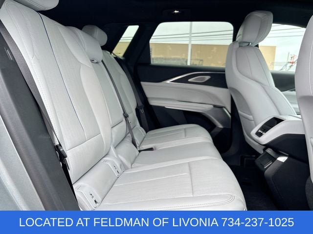 2024 Cadillac LYRIQ Luxury 2