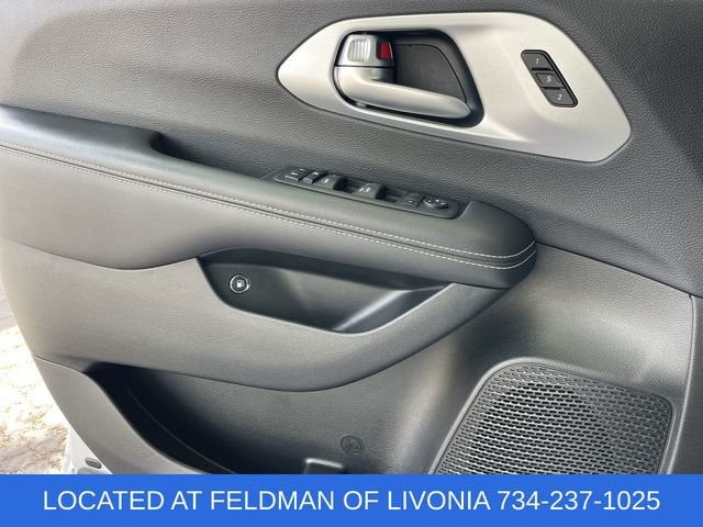2024 Chrysler Pacifica Hybrid S Appearance Pkg