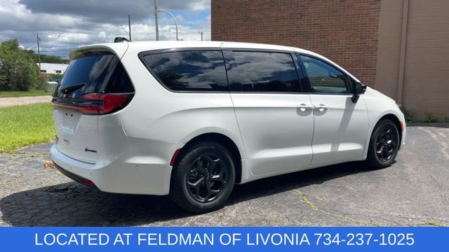 2024 Chrysler Pacifica Hybrid S Appearance Pkg