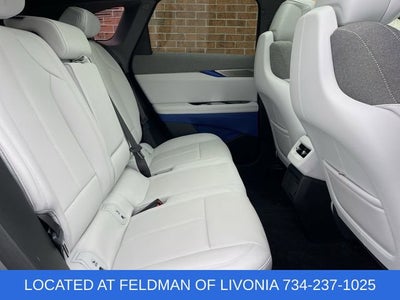 2025 Cadillac OPTIQ Luxury 1