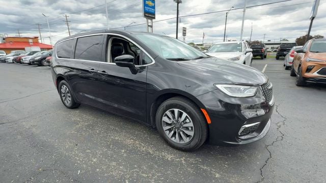 2024 Chrysler Pacifica Hybrid Select