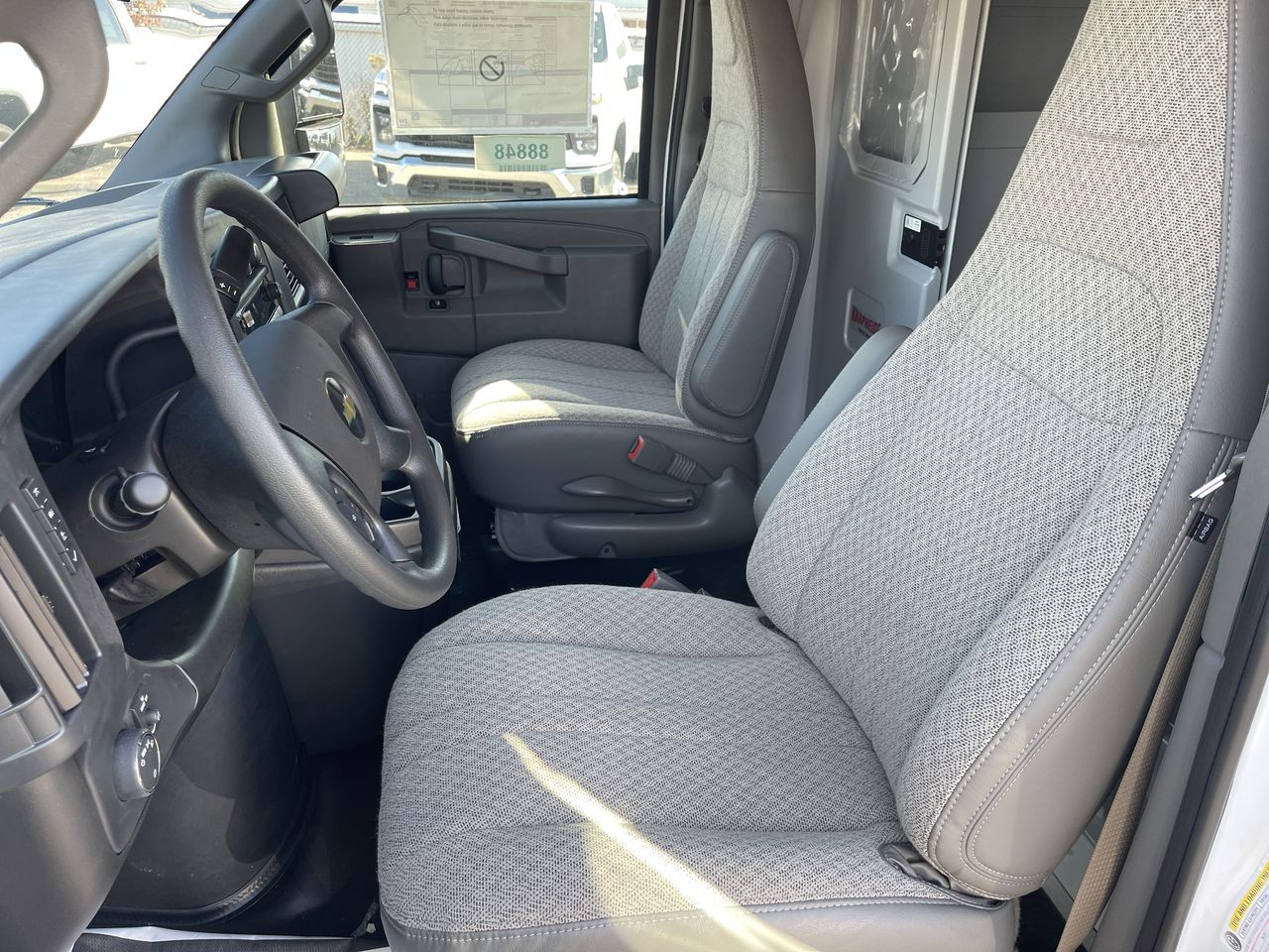 2025 Chevrolet Express Cutaway 3500 1WT