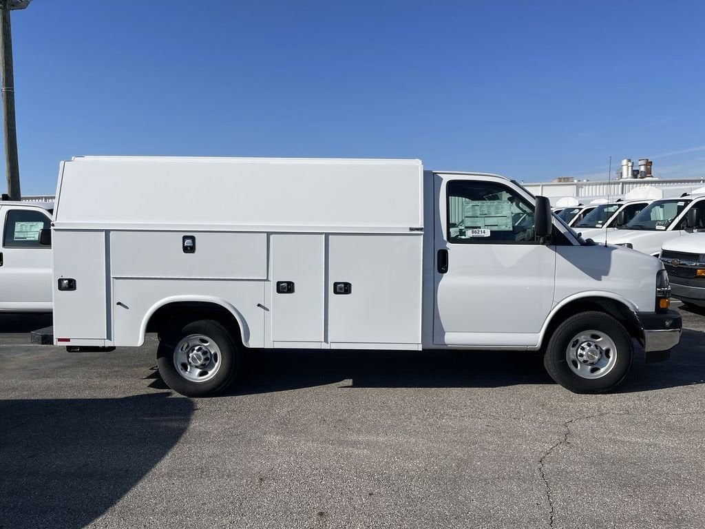 2025 Chevrolet Express Cutaway 3500 1WT