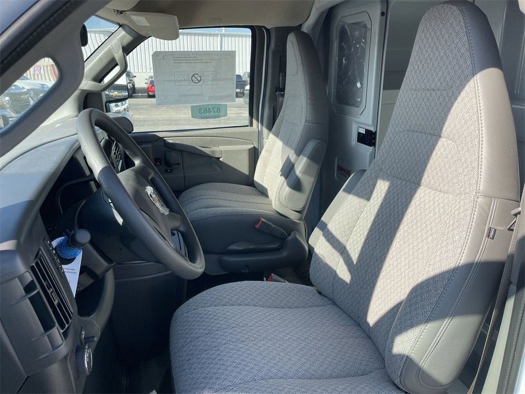 2025 Chevrolet Express Cutaway 3500 1WT