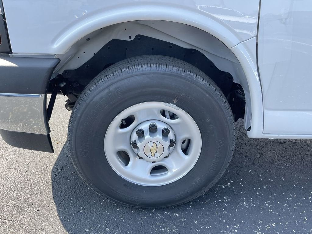 2025 Chevrolet Express Cargo WT