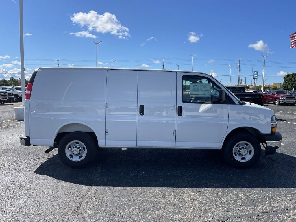 2025 Chevrolet Express Cargo WT