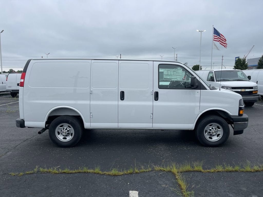 2025 Chevrolet Express Cargo WT