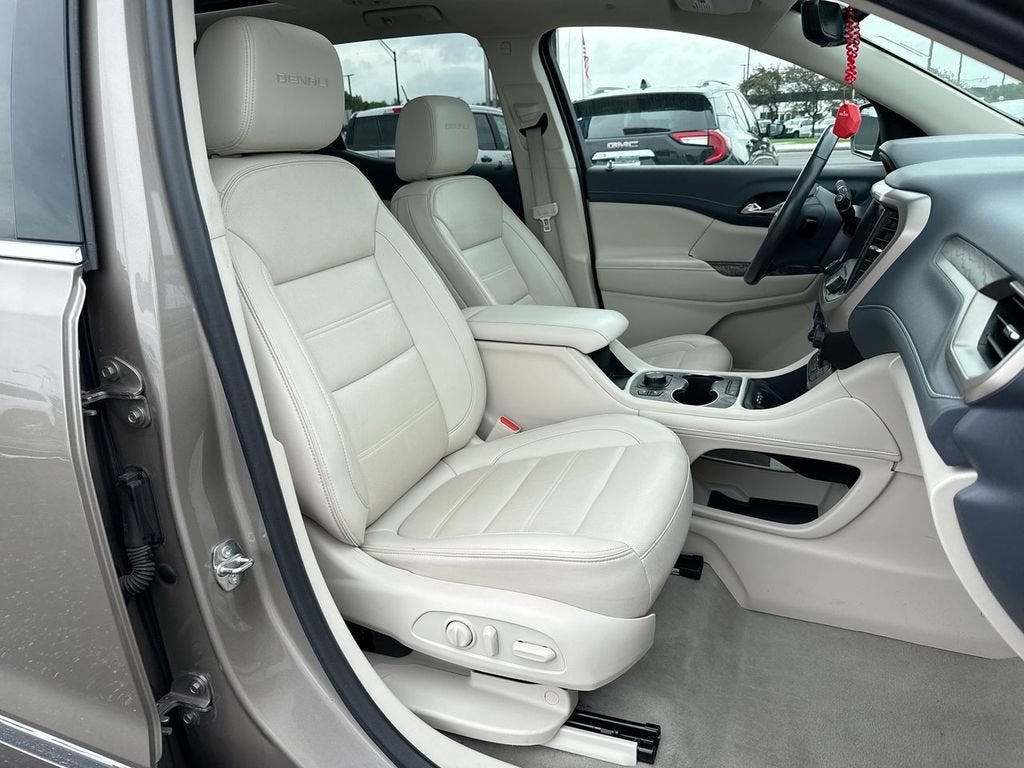 2022 GMC Acadia Denali