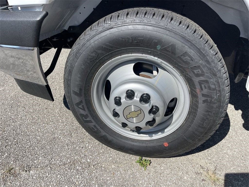 2025 Chevrolet Express Cutaway 3500 1WT