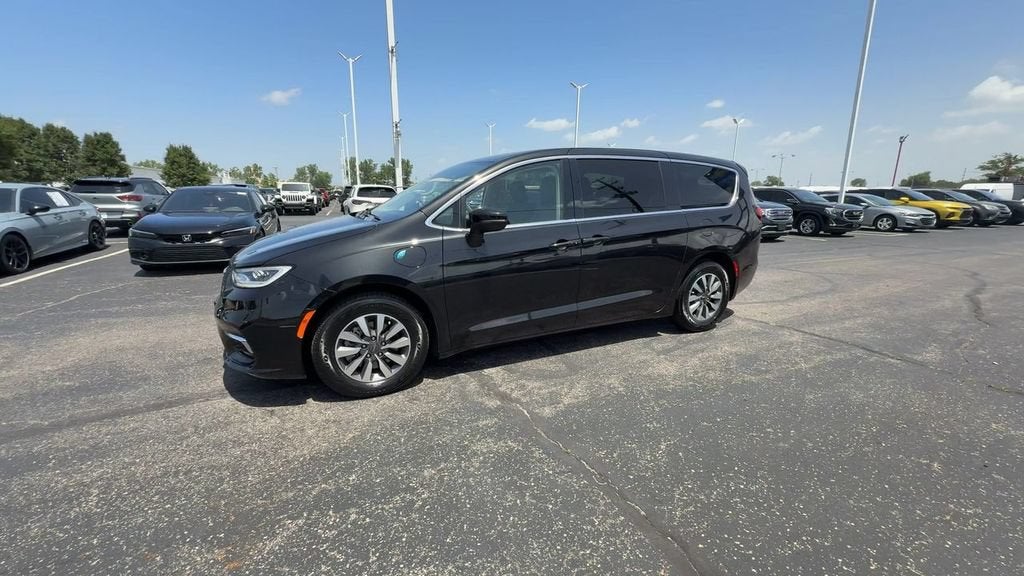 2023 Chrysler Pacifica Hybrid Touring L