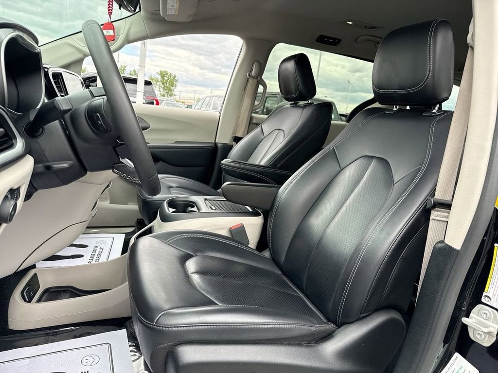 2024 Chrysler Pacifica Hybrid Select