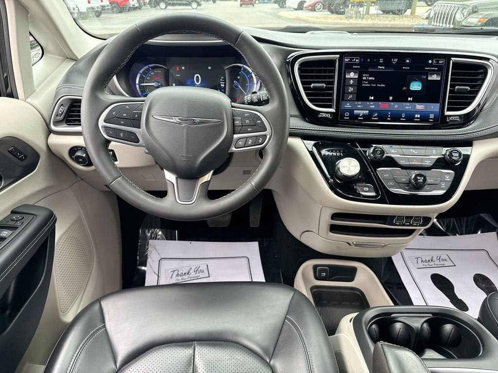 2024 Chrysler Pacifica Hybrid Select