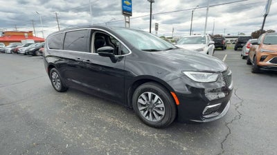 2024 Chrysler Pacifica Hybrid Select