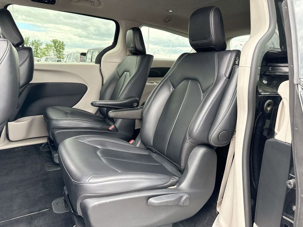 2024 Chrysler Pacifica Hybrid Select
