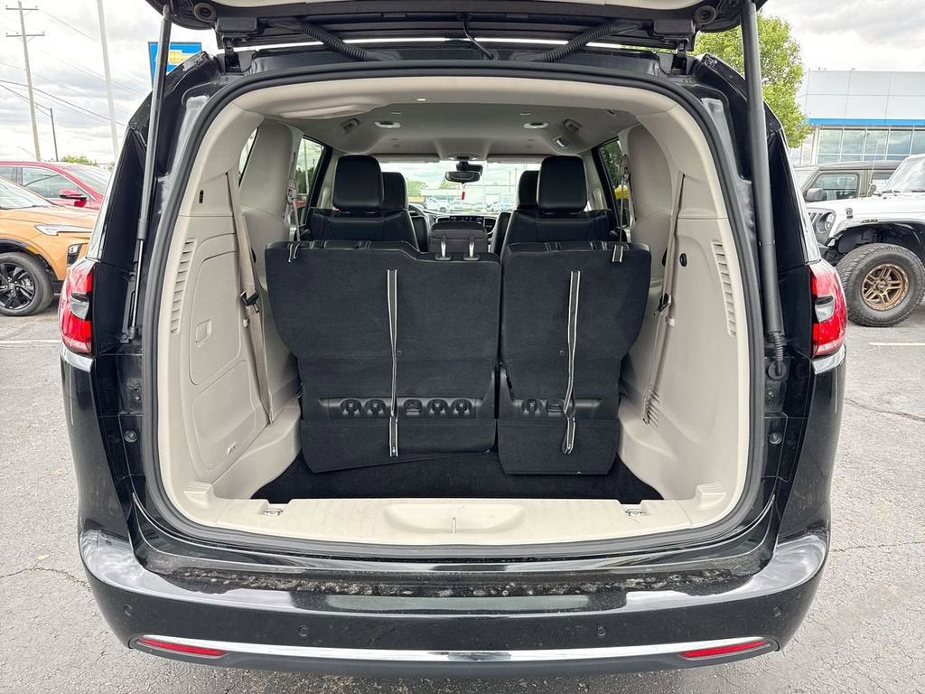 2024 Chrysler Pacifica Hybrid Select