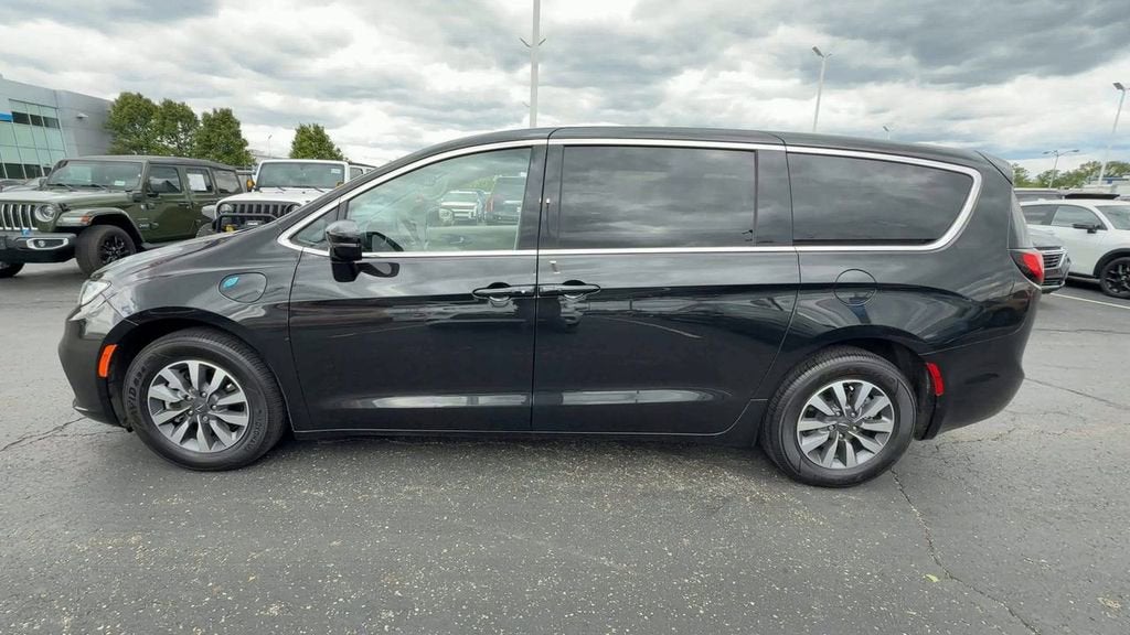 2024 Chrysler Pacifica Hybrid Select