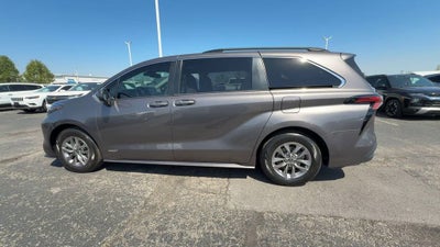 2021 Toyota Sienna LE