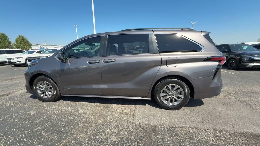 2021 Toyota Sienna LE