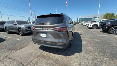 2021 Toyota Sienna LE