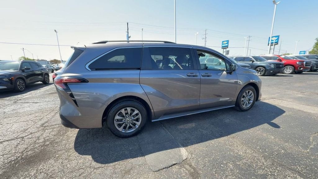 2021 Toyota Sienna LE