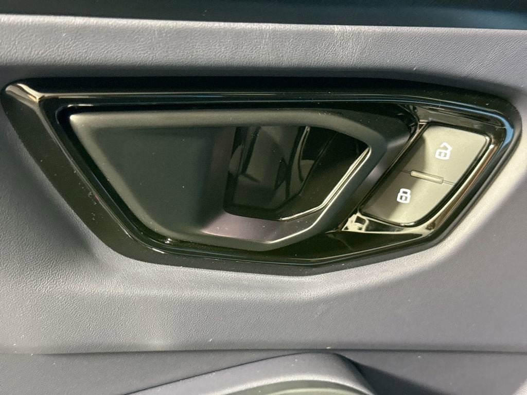 2025 Lamborghini Urus SE