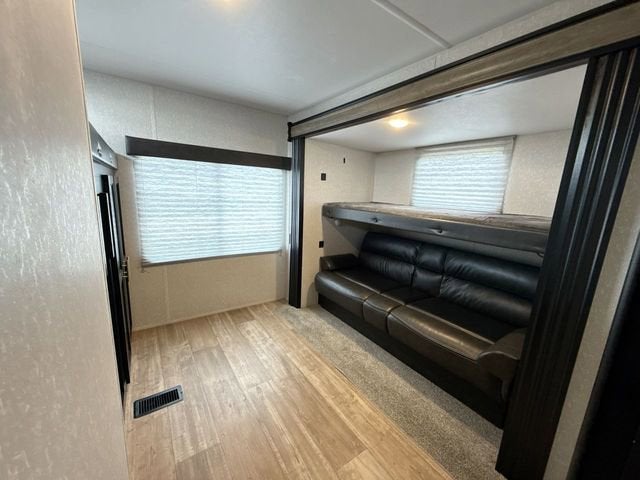 2023 CHEROKEE FOREST RIVER CHEROKEE NA