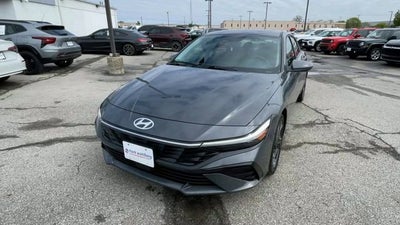 2025 Hyundai Elantra SEL Convenience